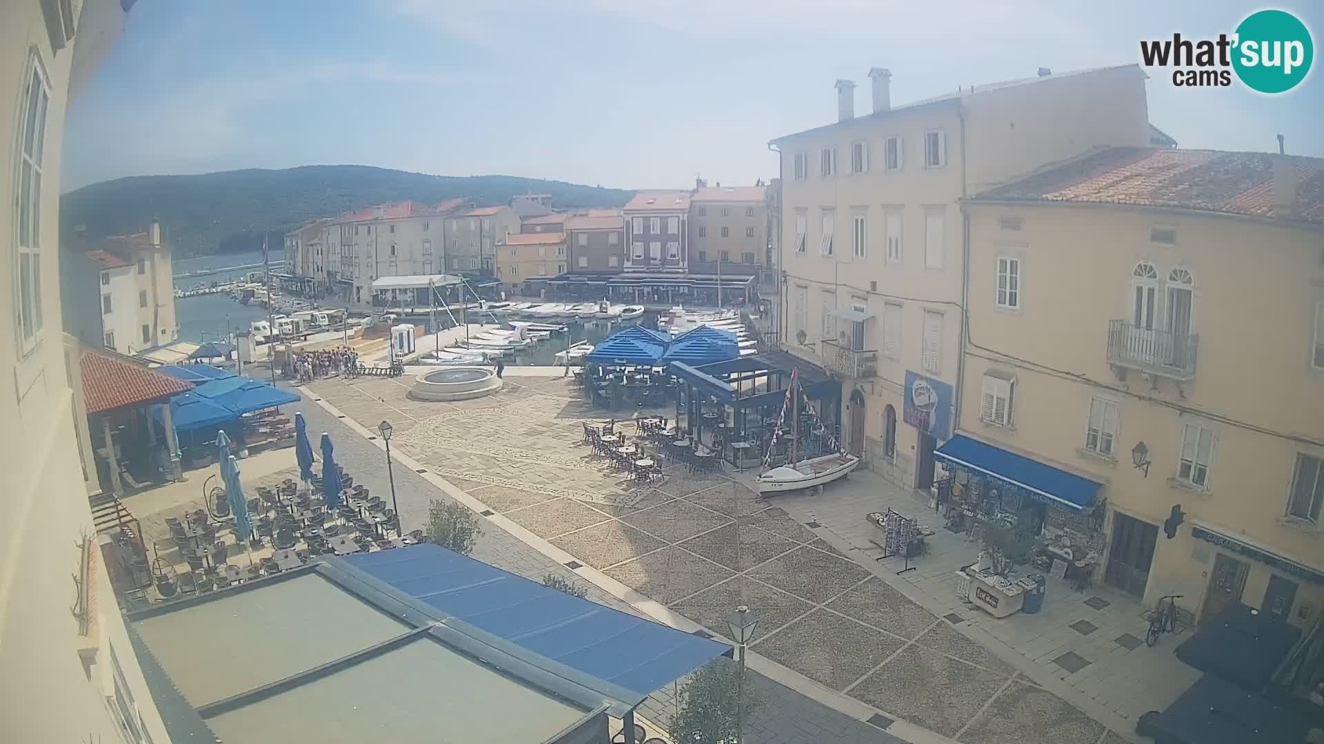 LIVE cam Cres city – place principale et “mandrač” – île de Cres – Croatie
