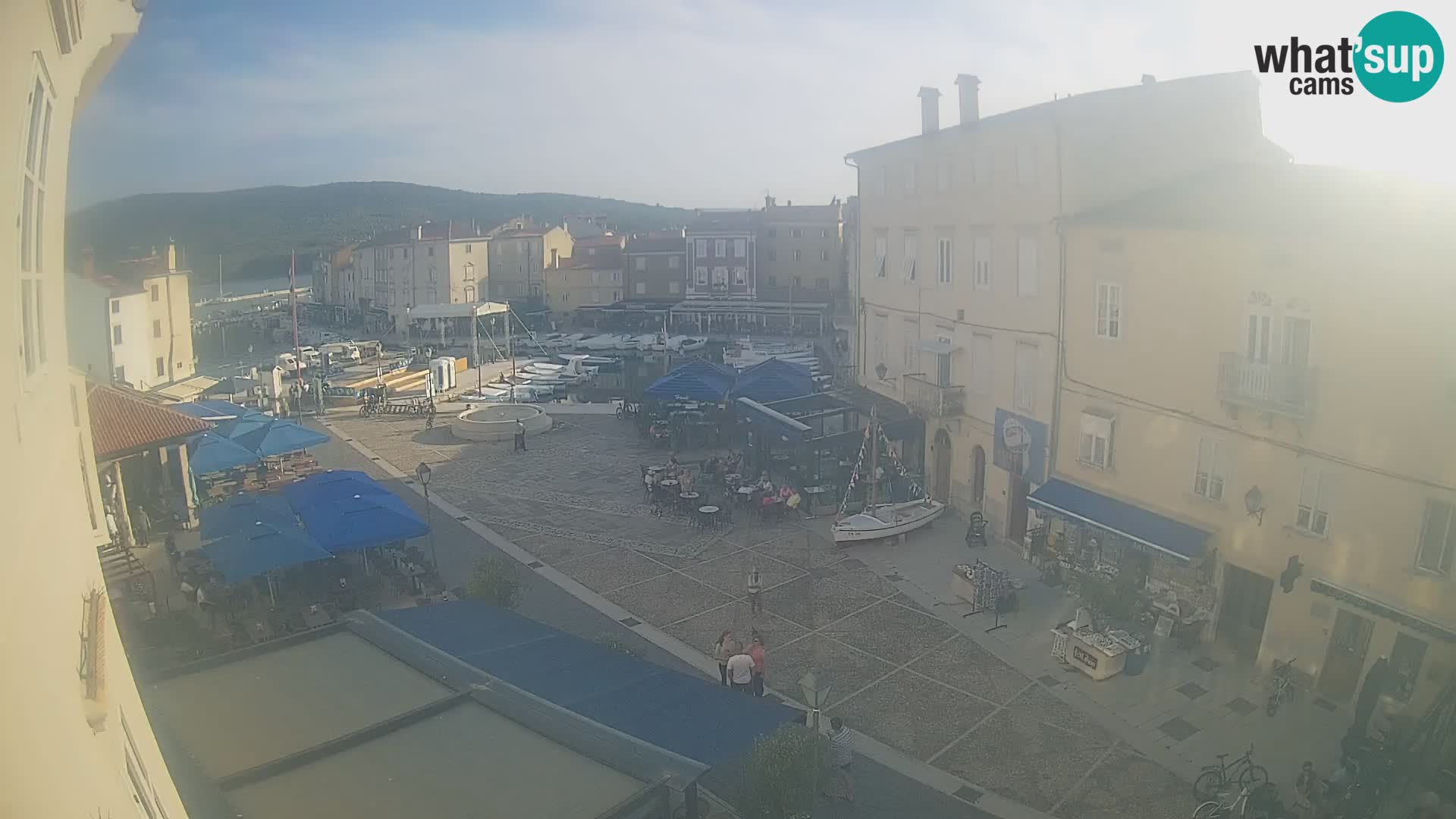LIVE cam Cres city – place principale et “mandrač” – île de Cres – Croatie