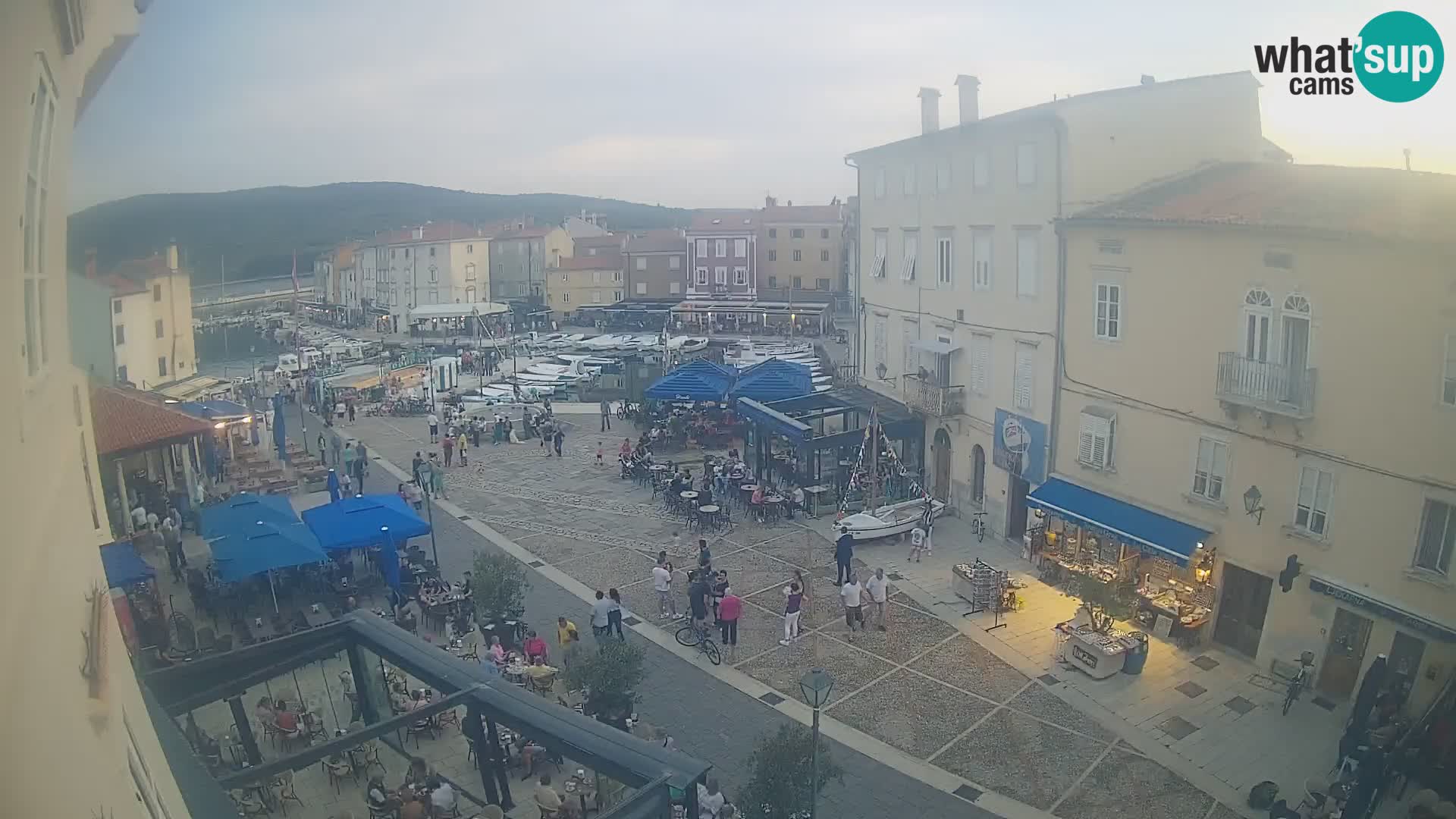 LIVE cam Cres Stadt – Hauptplatz und “mandrač” – Cres Insel – Kroatien