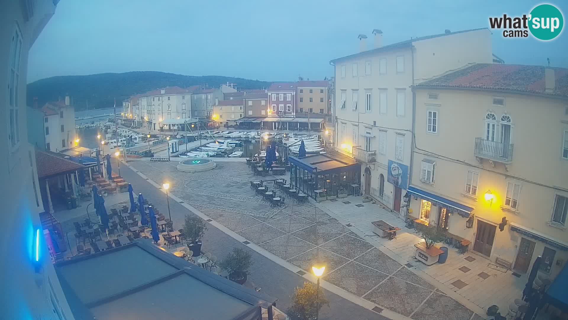 Cámara en vivo ciudad de Cres – plaza principal y “mandrač” – isla de Cres – Croacia