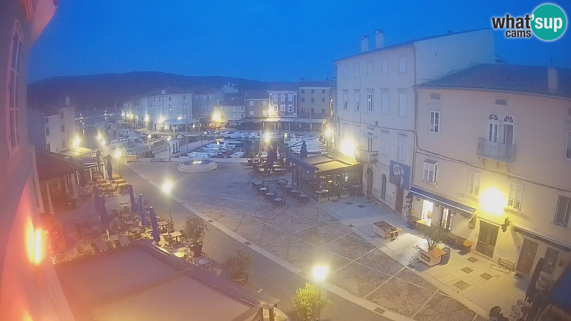 LIVE cam Cres city – place principale et “mandrač” – île de Cres – Croatie