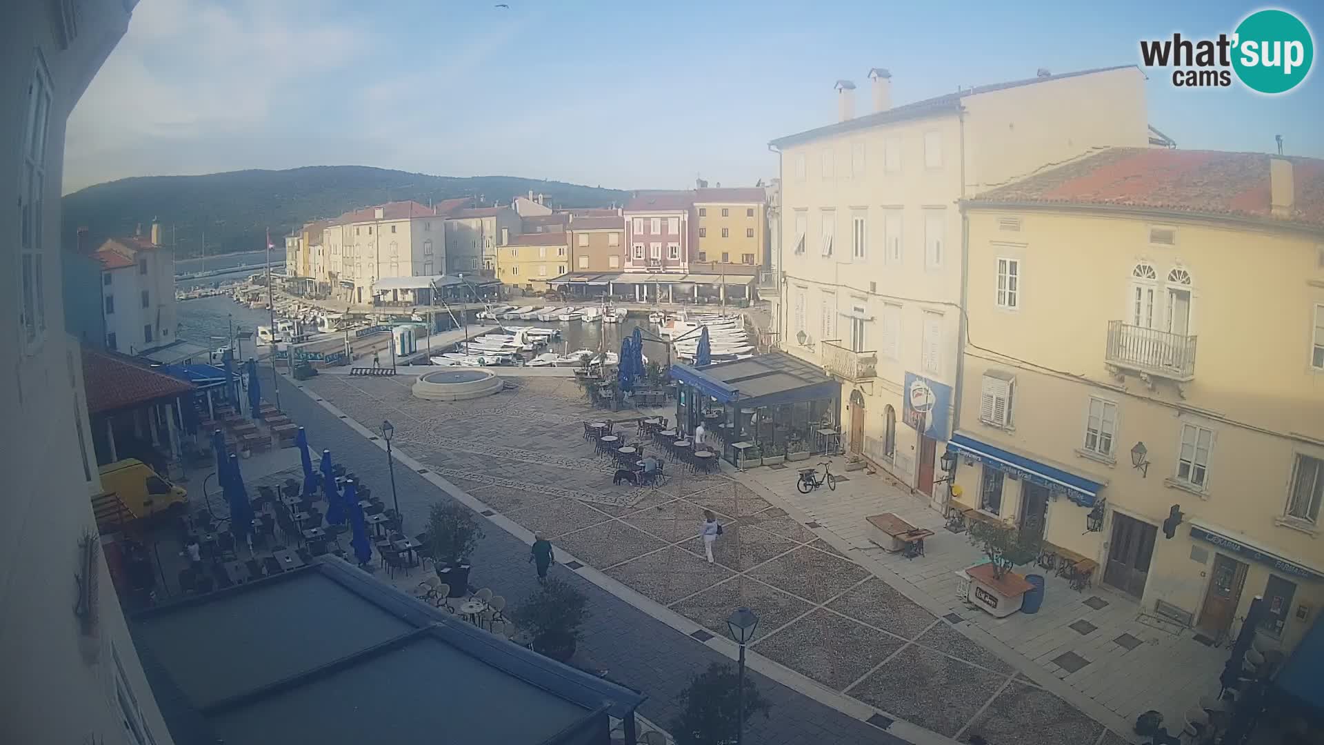 Cámara en vivo ciudad de Cres – plaza principal y “mandrač” – isla de Cres – Croacia