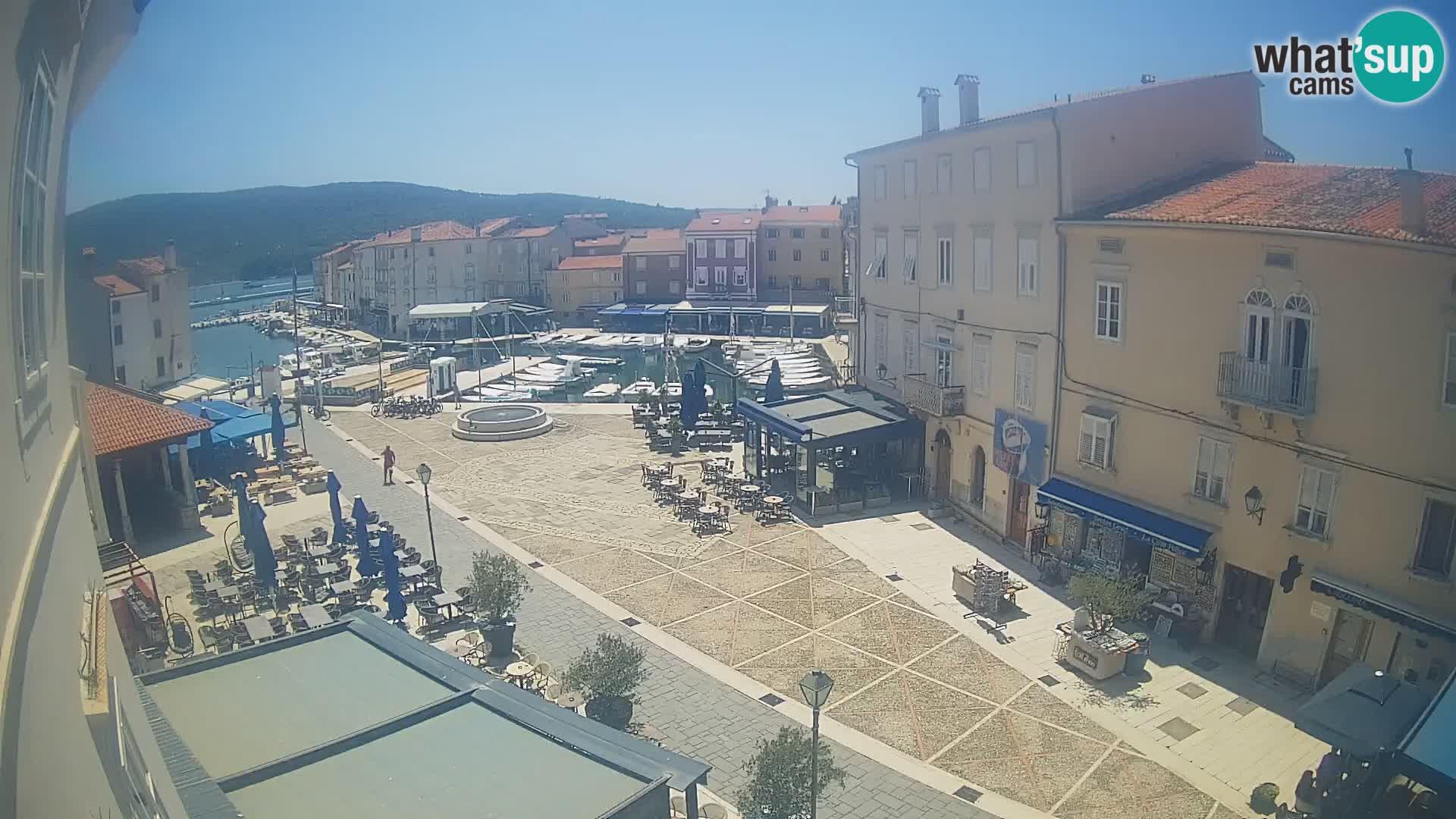 Cámara en vivo ciudad de Cres – plaza principal y “mandrač” – isla de Cres – Croacia