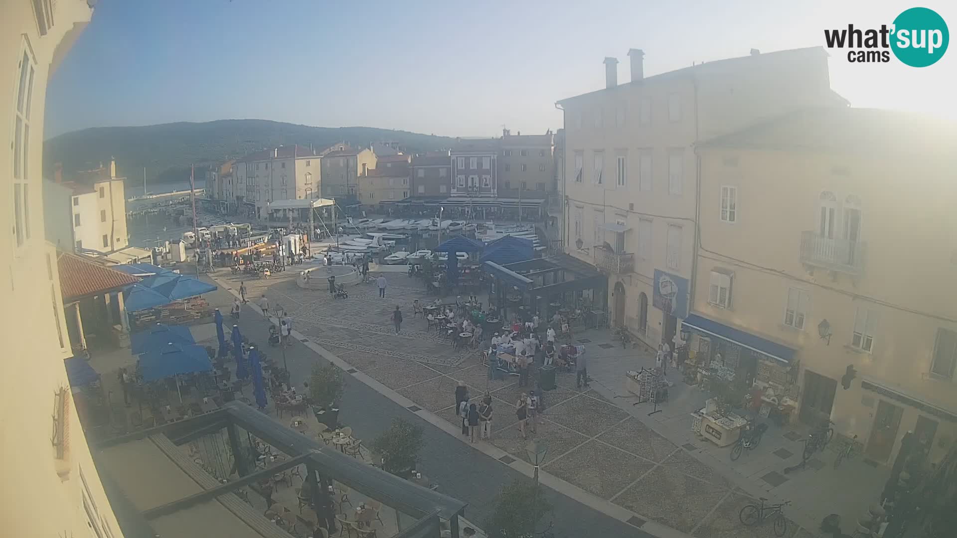 LIVE cam Cres city – place principale et “mandrač” – île de Cres – Croatie