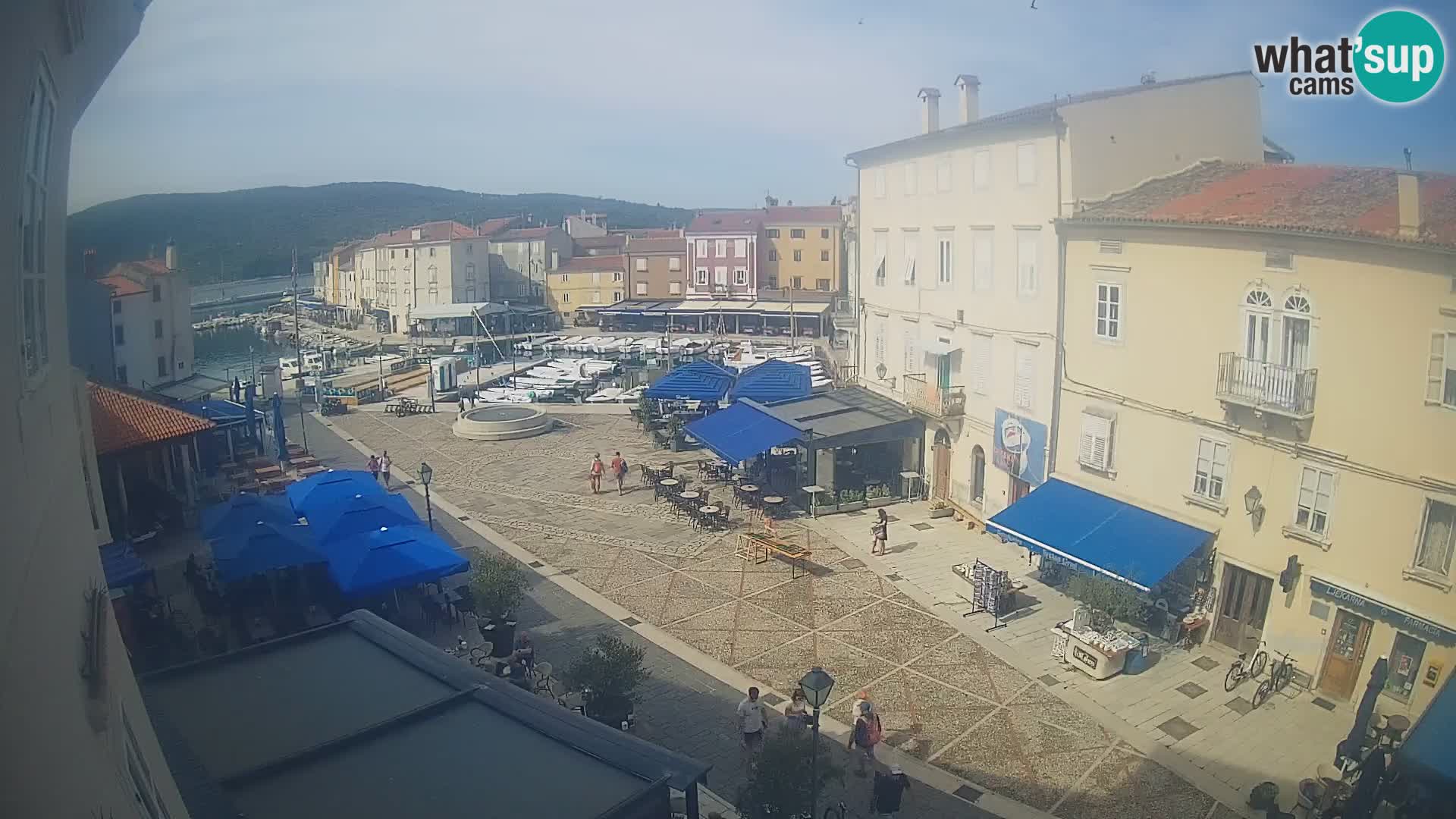 Kamera v ŽIVO Cres mesto – glavni trg in “mandrač” – otok Cres – Hrvaška