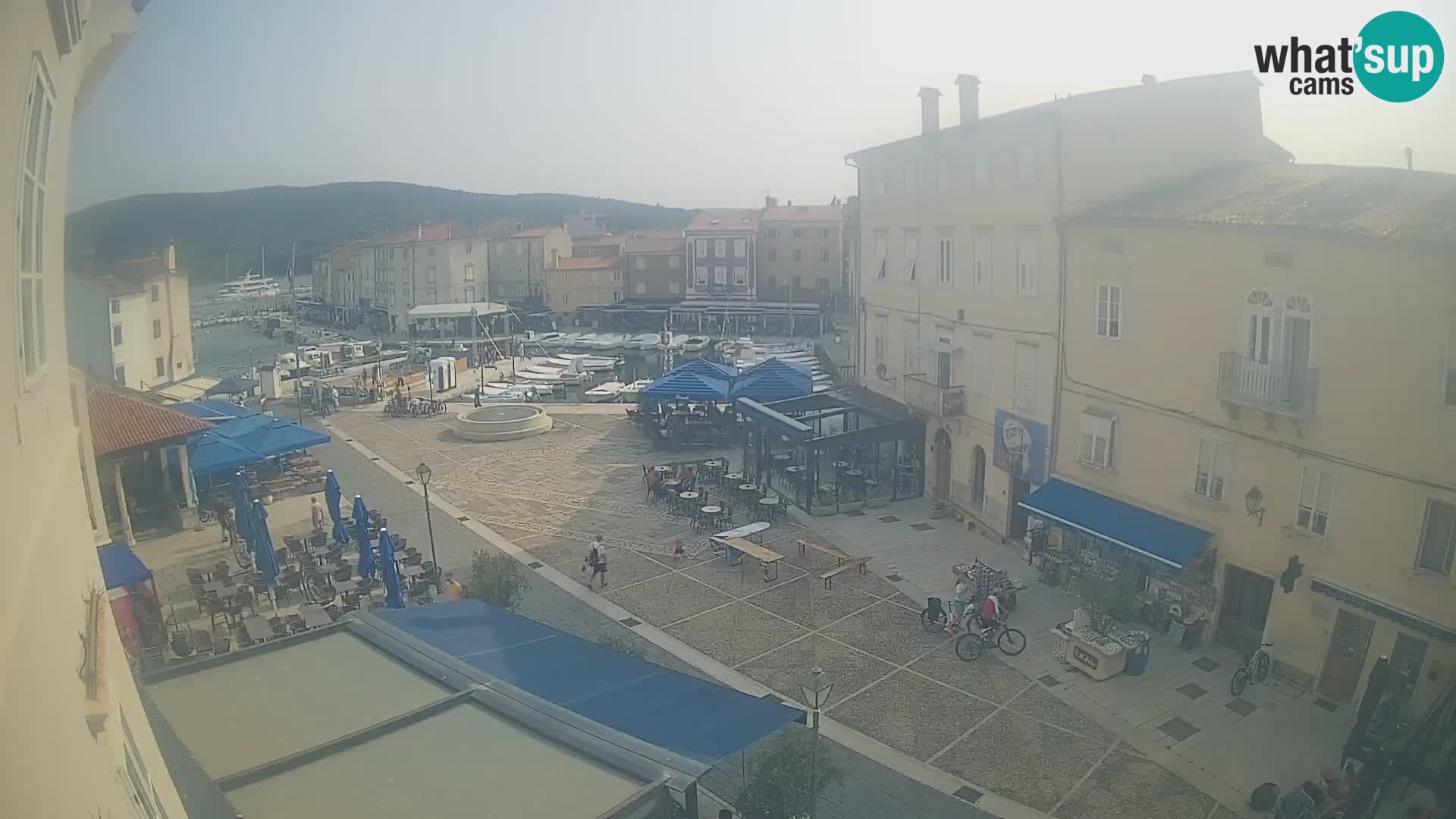 LIVE cam Cres Stadt – Hauptplatz und “mandrač” – Cres Insel – Kroatien
