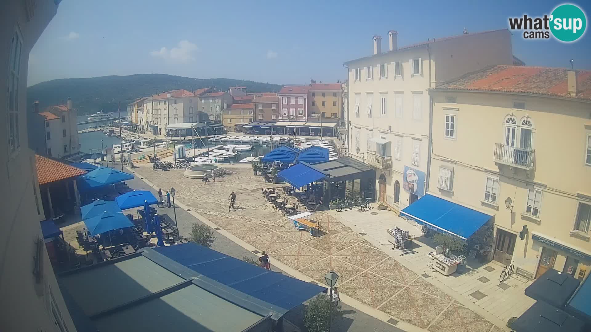Kamera v ŽIVO Cres mesto – glavni trg in “mandrač” – otok Cres – Hrvaška