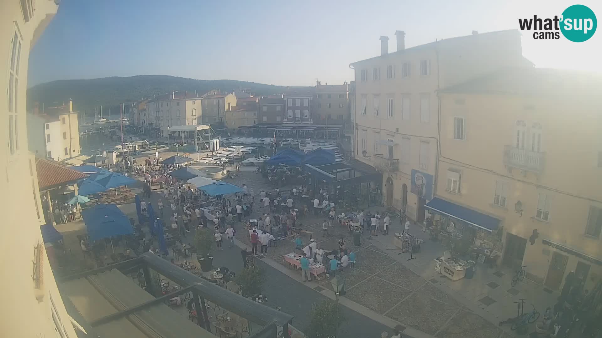 LIVE cam Cres Stadt – Hauptplatz und “mandrač” – Cres Insel – Kroatien