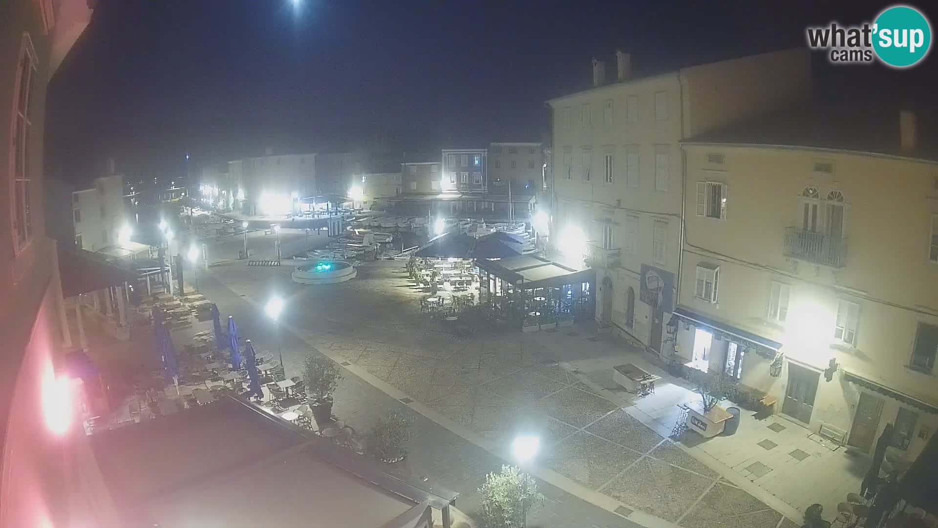 Cámara en vivo ciudad de Cres – plaza principal y “mandrač” – isla de Cres – Croacia