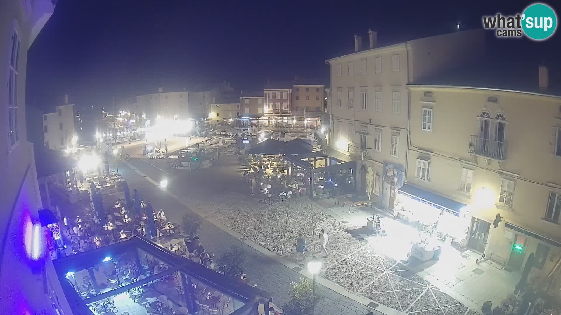 V ŽIVO spletna kamera Cres mesto – glavni trg in “mandrač” – otok Cres – Hrvaška