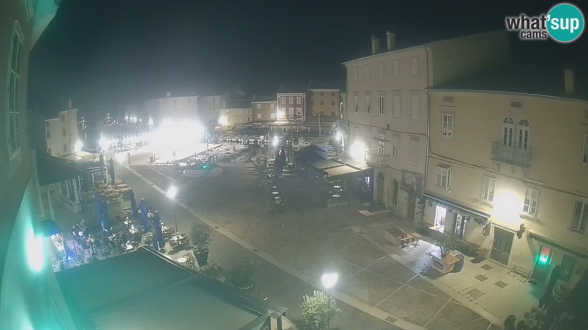 Kamera v ŽIVO Cres mesto – glavni trg in “mandrač” – otok Cres – Hrvaška
