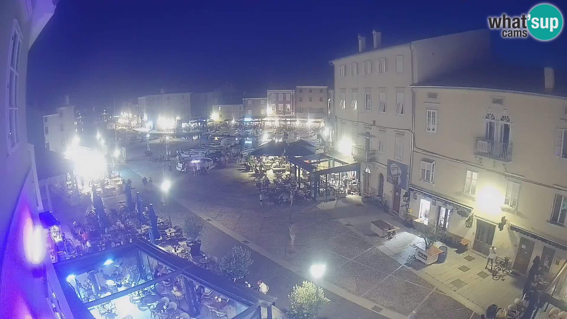 Kamera v ŽIVO Cres mesto – glavni trg in “mandrač” – otok Cres – Hrvaška
