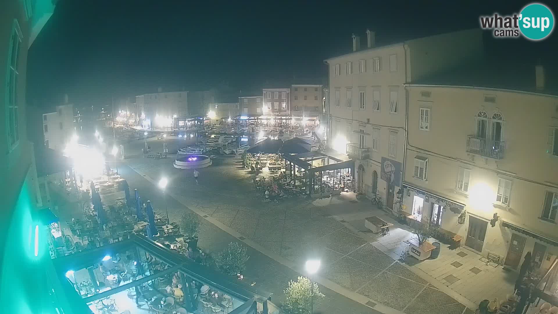 Kamera v ŽIVO Cres mesto – glavni trg in “mandrač” – otok Cres – Hrvaška
