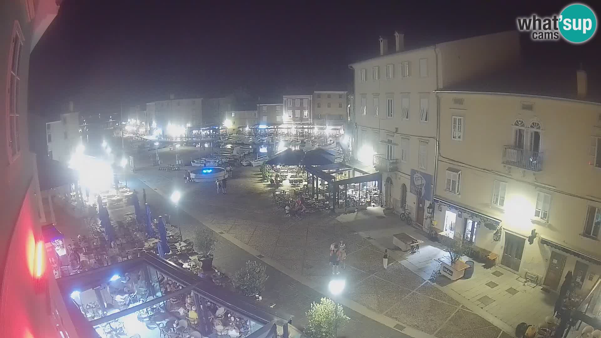 Web kamera Grad Cres – glavni trg i “mandrač” – otok Cres
