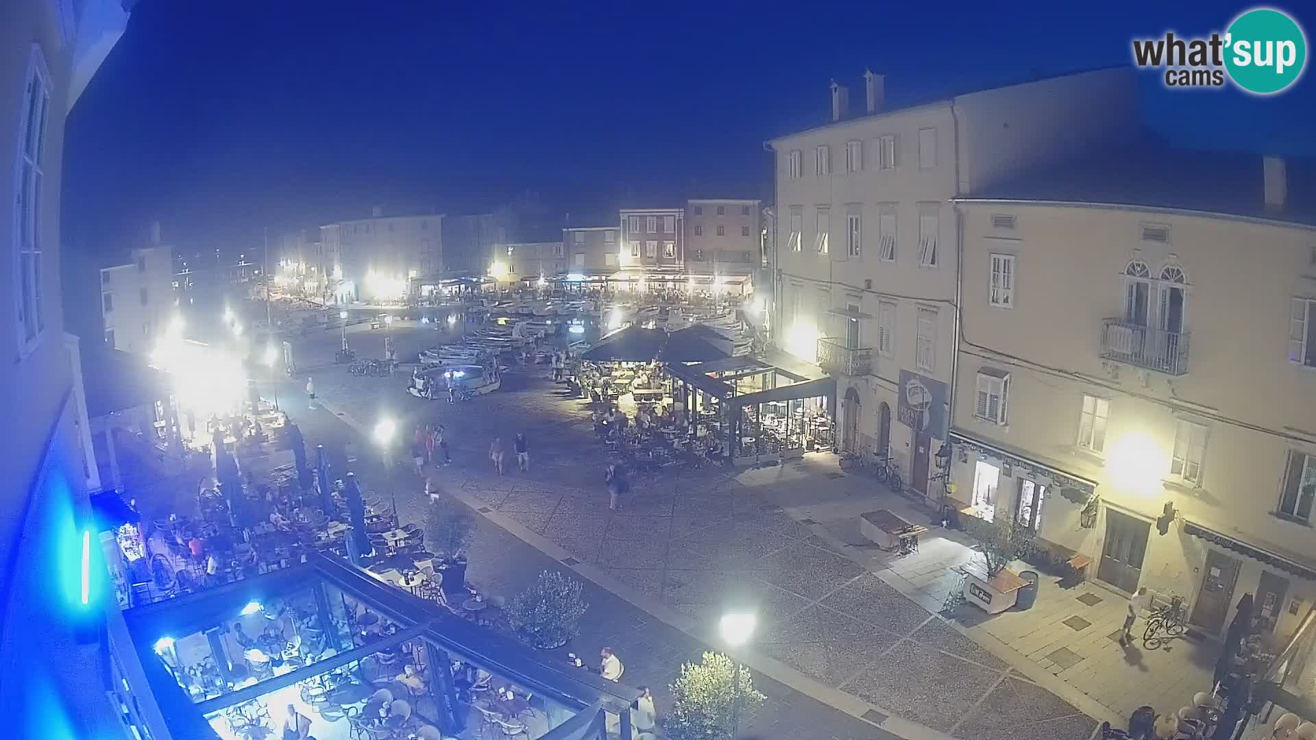 Kamera v ŽIVO Cres mesto – glavni trg in “mandrač” – otok Cres – Hrvaška