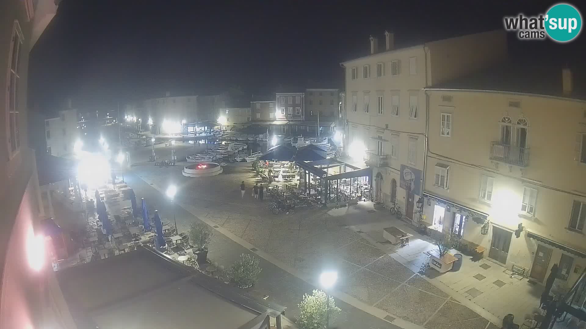 Kamera v ŽIVO Cres mesto – glavni trg in “mandrač” – otok Cres – Hrvaška