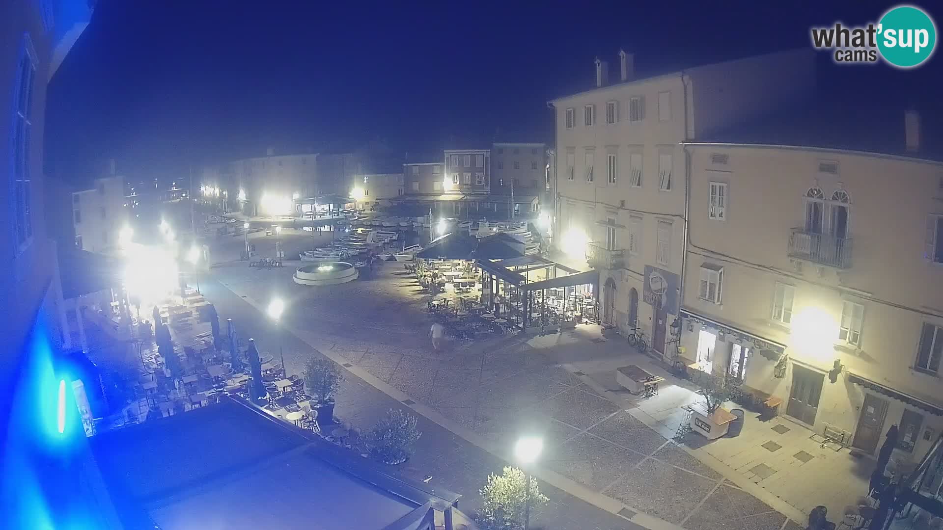 V ŽIVO spletna kamera Cres mesto – glavni trg in “mandrač” – otok Cres – Hrvaška