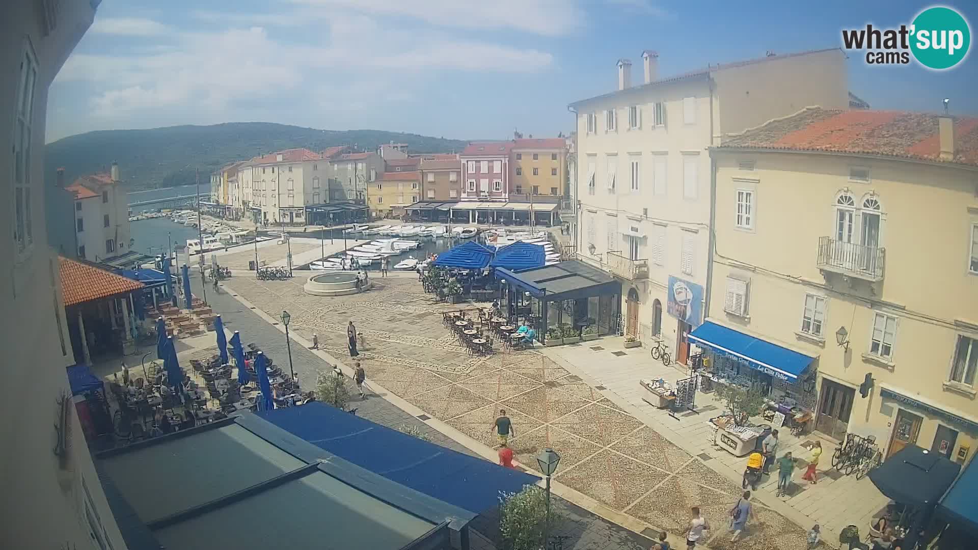 Kamera v ŽIVO Cres mesto – glavni trg in “mandrač” – otok Cres – Hrvaška