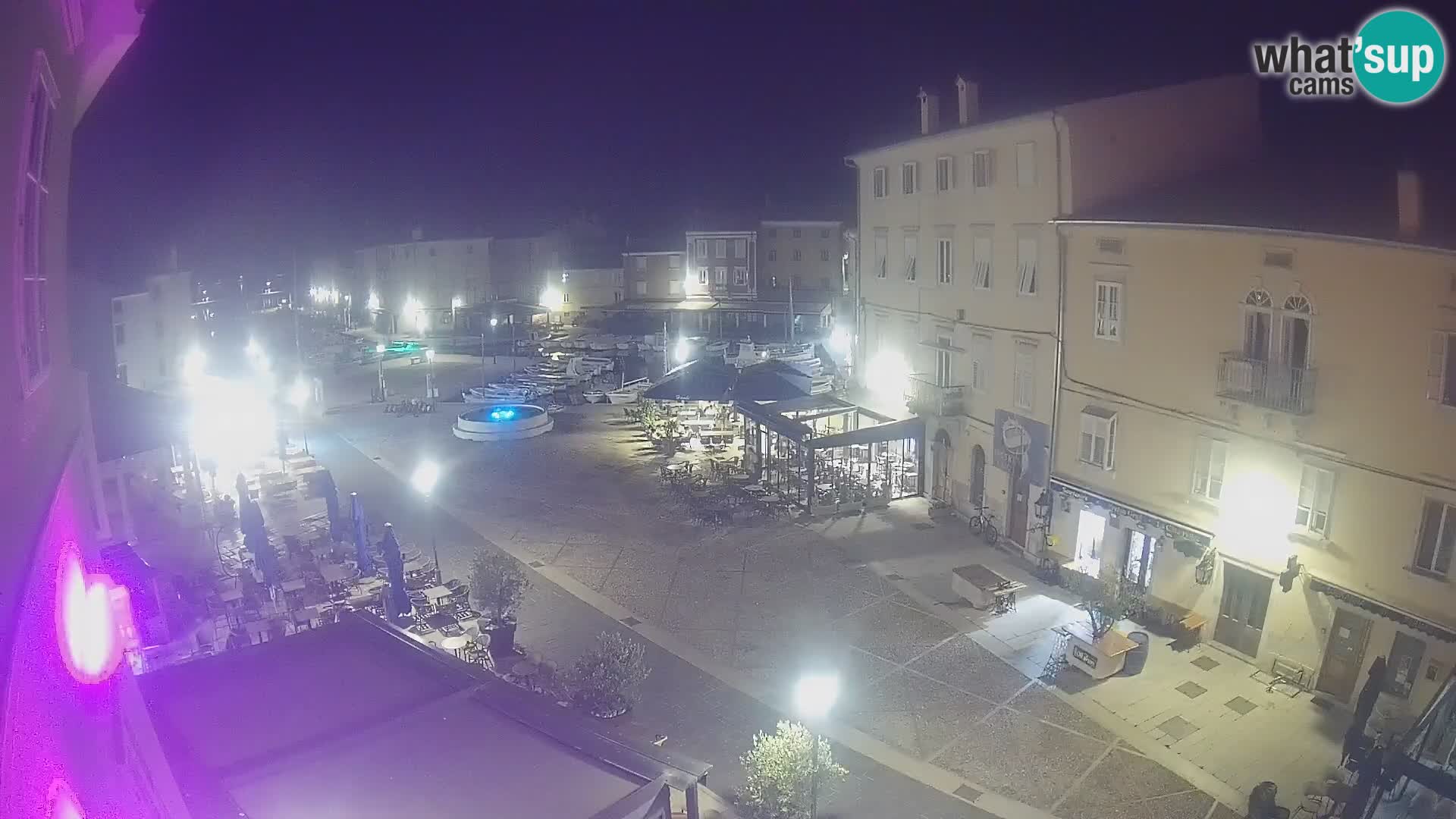 V ŽIVO spletna kamera Cres mesto – glavni trg in “mandrač” – otok Cres – Hrvaška