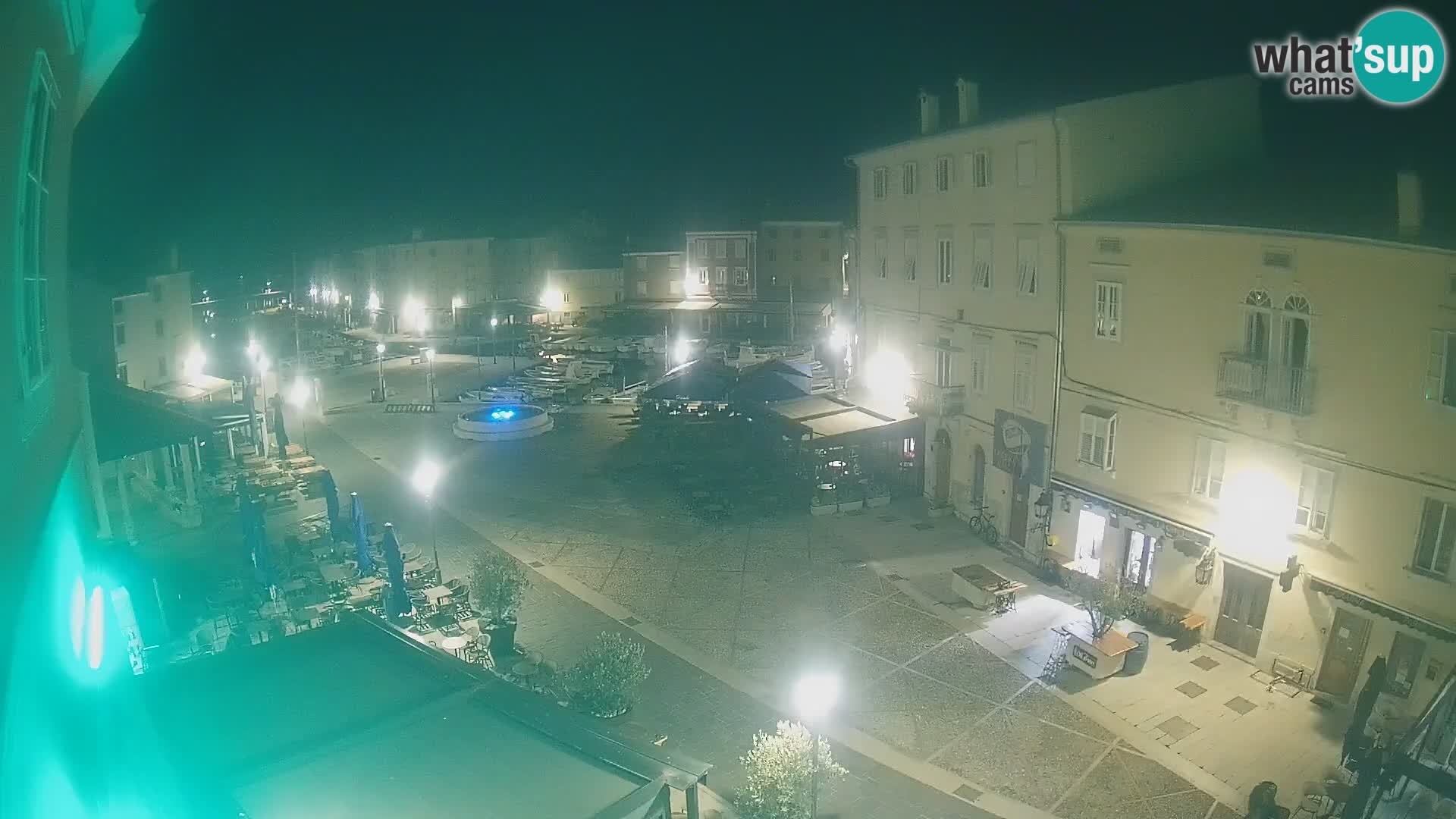 Kamera v ŽIVO Cres mesto – glavni trg in “mandrač” – otok Cres – Hrvaška