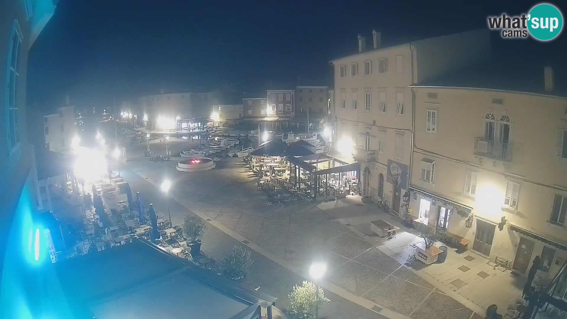 Kamera v ŽIVO Cres mesto – glavni trg in “mandrač” – otok Cres – Hrvaška