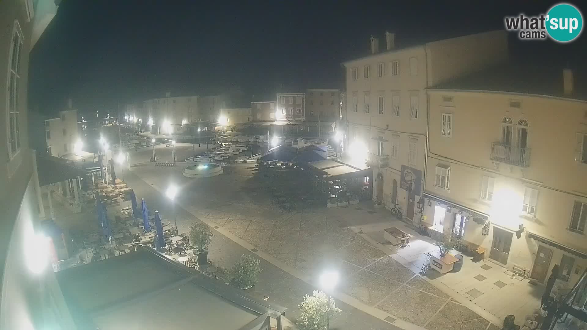 Kamera v ŽIVO Cres mesto – glavni trg in “mandrač” – otok Cres – Hrvaška