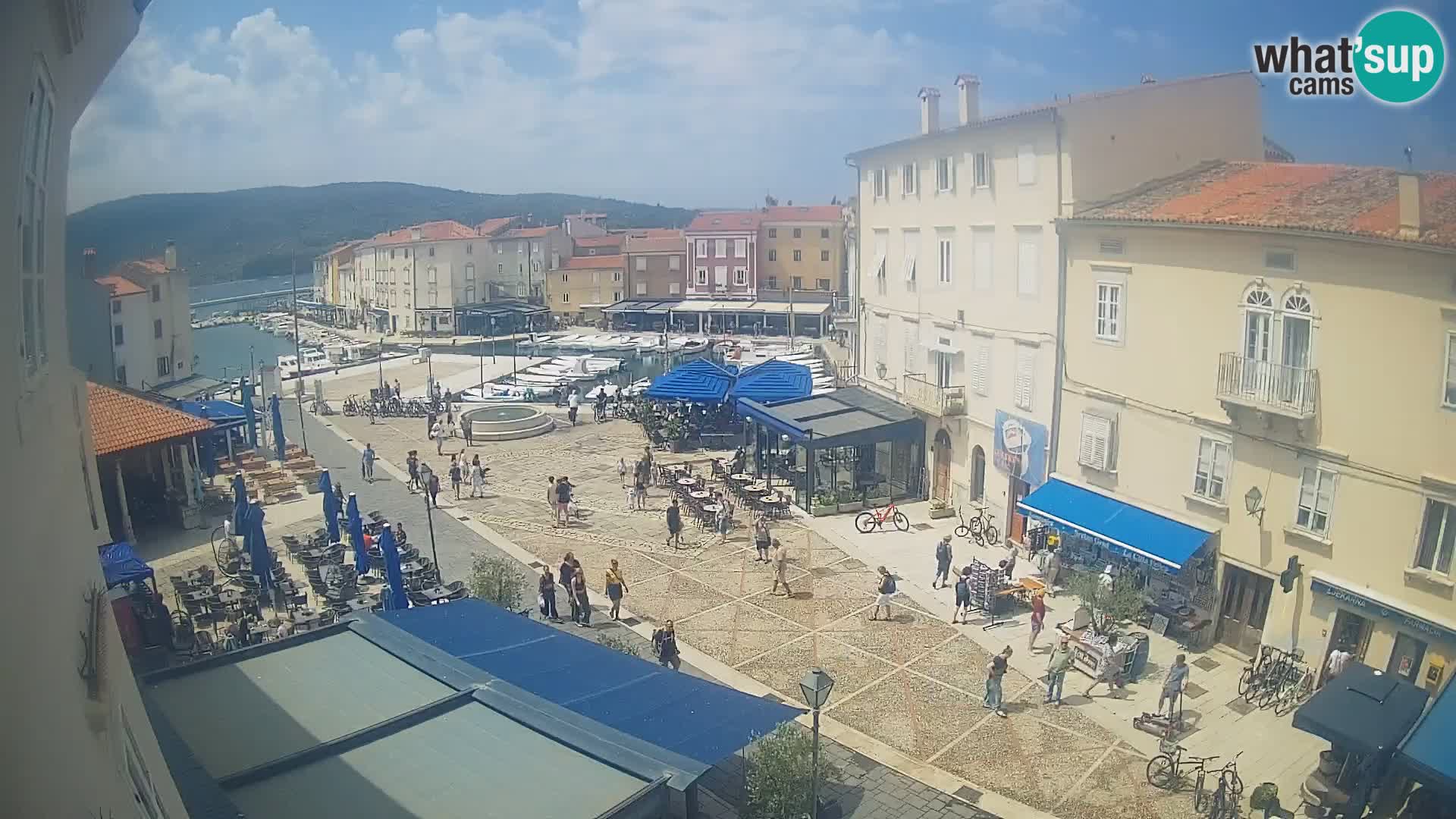 Cámara en vivo ciudad de Cres – plaza principal y “mandrač” – isla de Cres – Croacia
