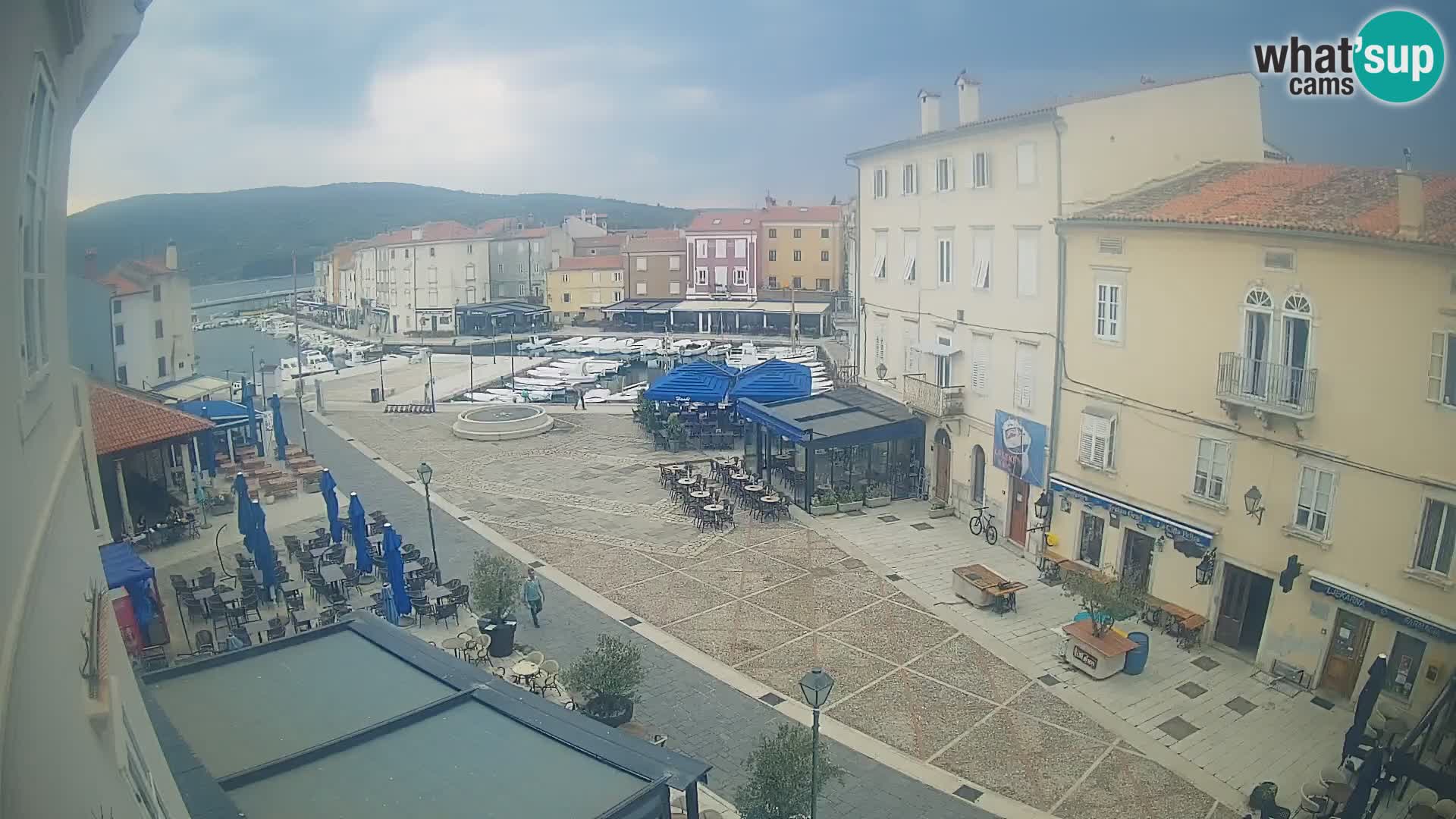LIVE cam Cres city – place principale et “mandrač” – île de Cres – Croatie