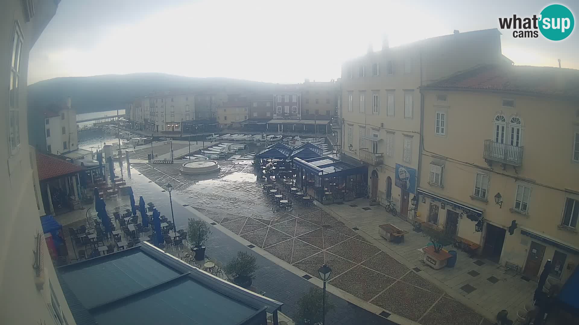 Cámara en vivo ciudad de Cres – plaza principal y “mandrač” – isla de Cres – Croacia