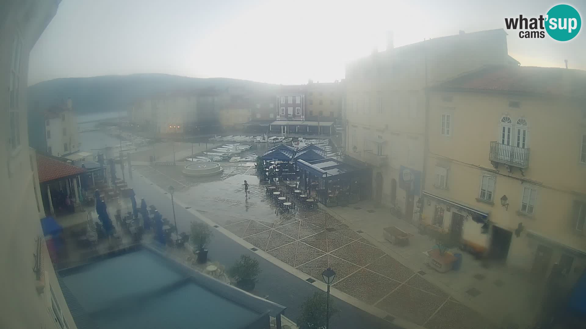 Cámara en vivo ciudad de Cres – plaza principal y “mandrač” – isla de Cres – Croacia