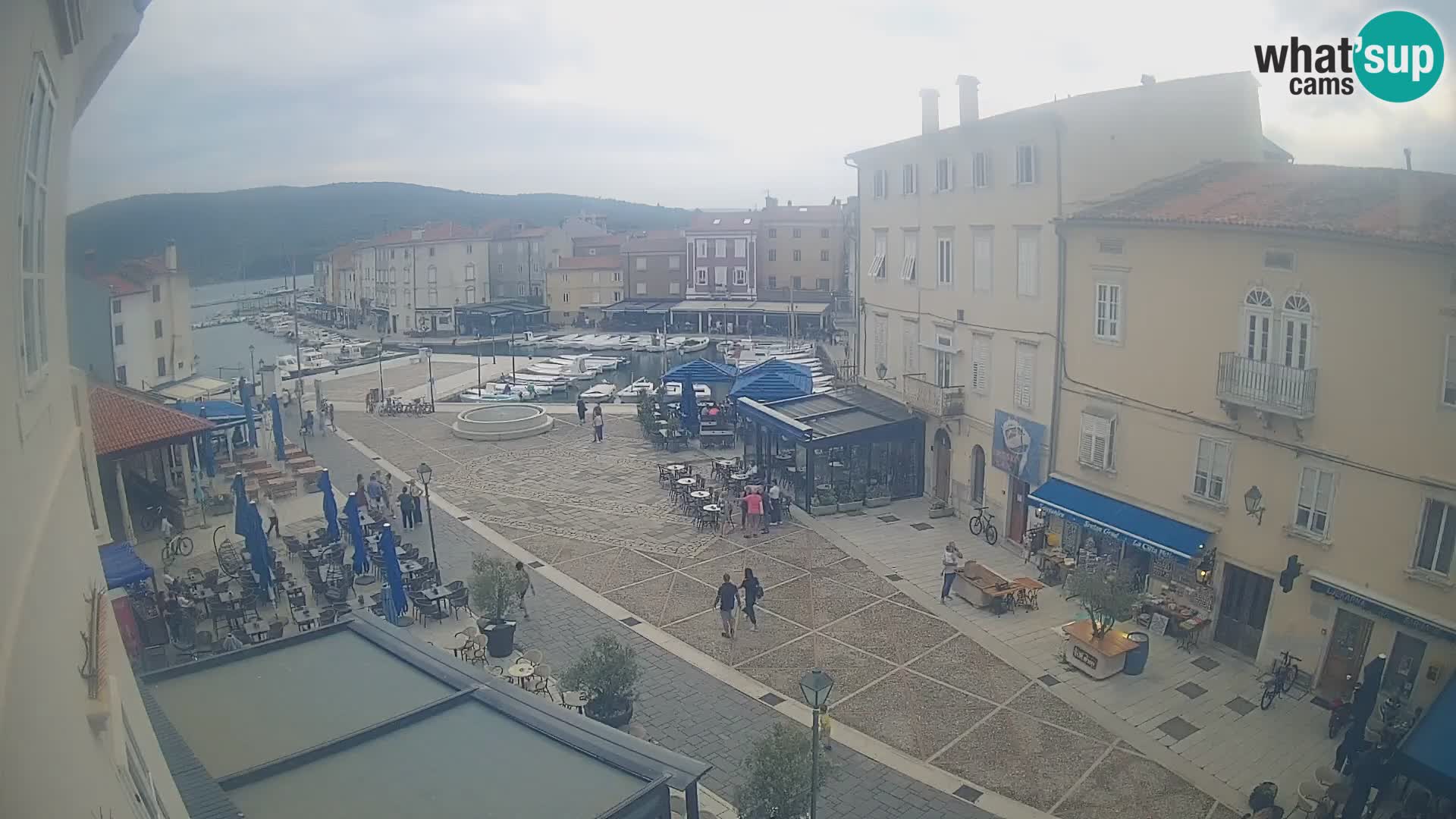 Cámara en vivo ciudad de Cres – plaza principal y “mandrač” – isla de Cres – Croacia
