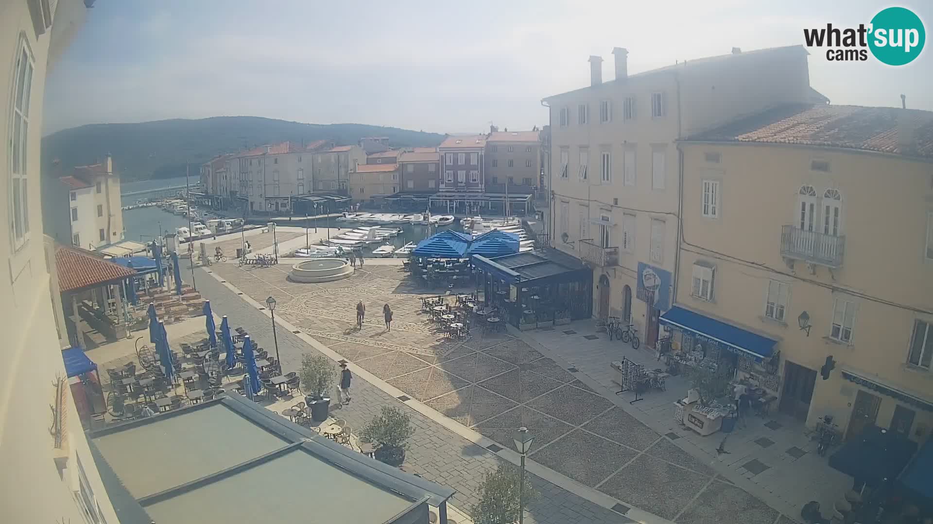 LIVE cam Cres city – place principale et “mandrač” – île de Cres – Croatie