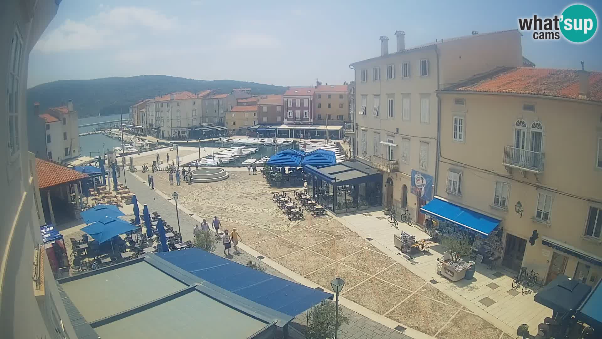 Cámara en vivo ciudad de Cres – plaza principal y “mandrač” – isla de Cres – Croacia