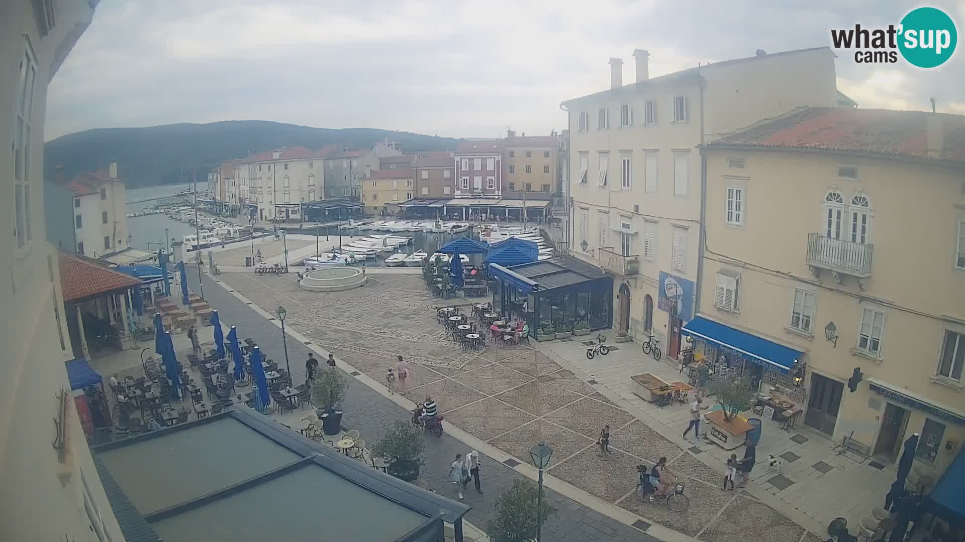 LIVE cam Cres città – piazza principale e “mandrač” – isola di Cherso – Croazia