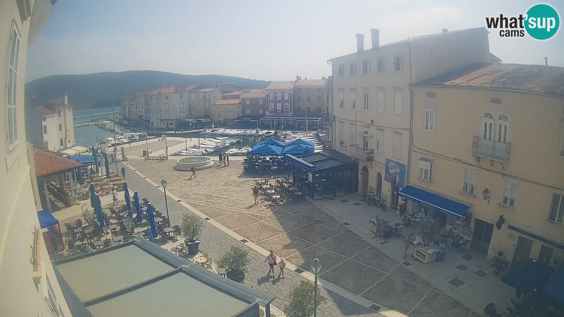 LIVE cam Cres Stadt – Hauptplatz und “mandrač” – Cres Insel – Kroatien