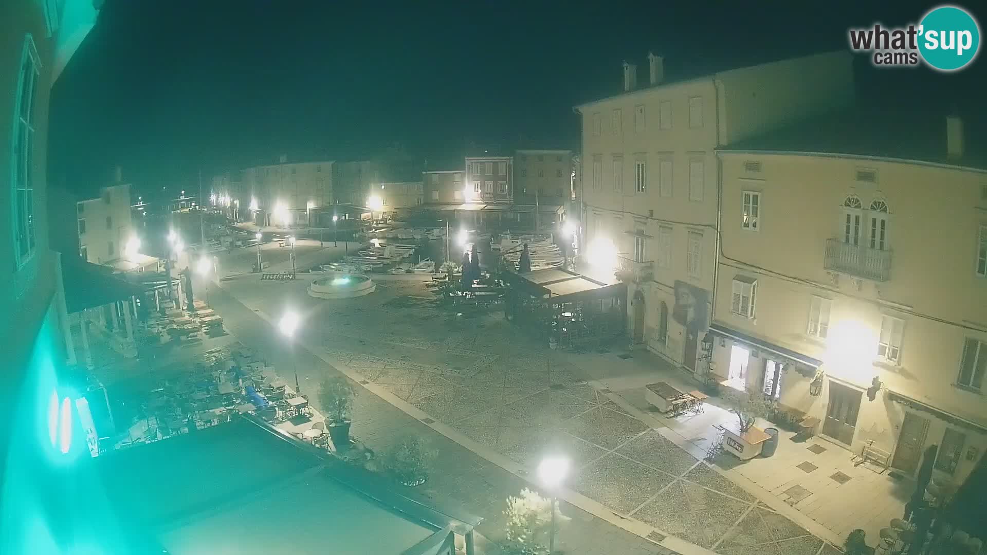 Cámara en vivo ciudad de Cres – plaza principal y “mandrač” – isla de Cres – Croacia
