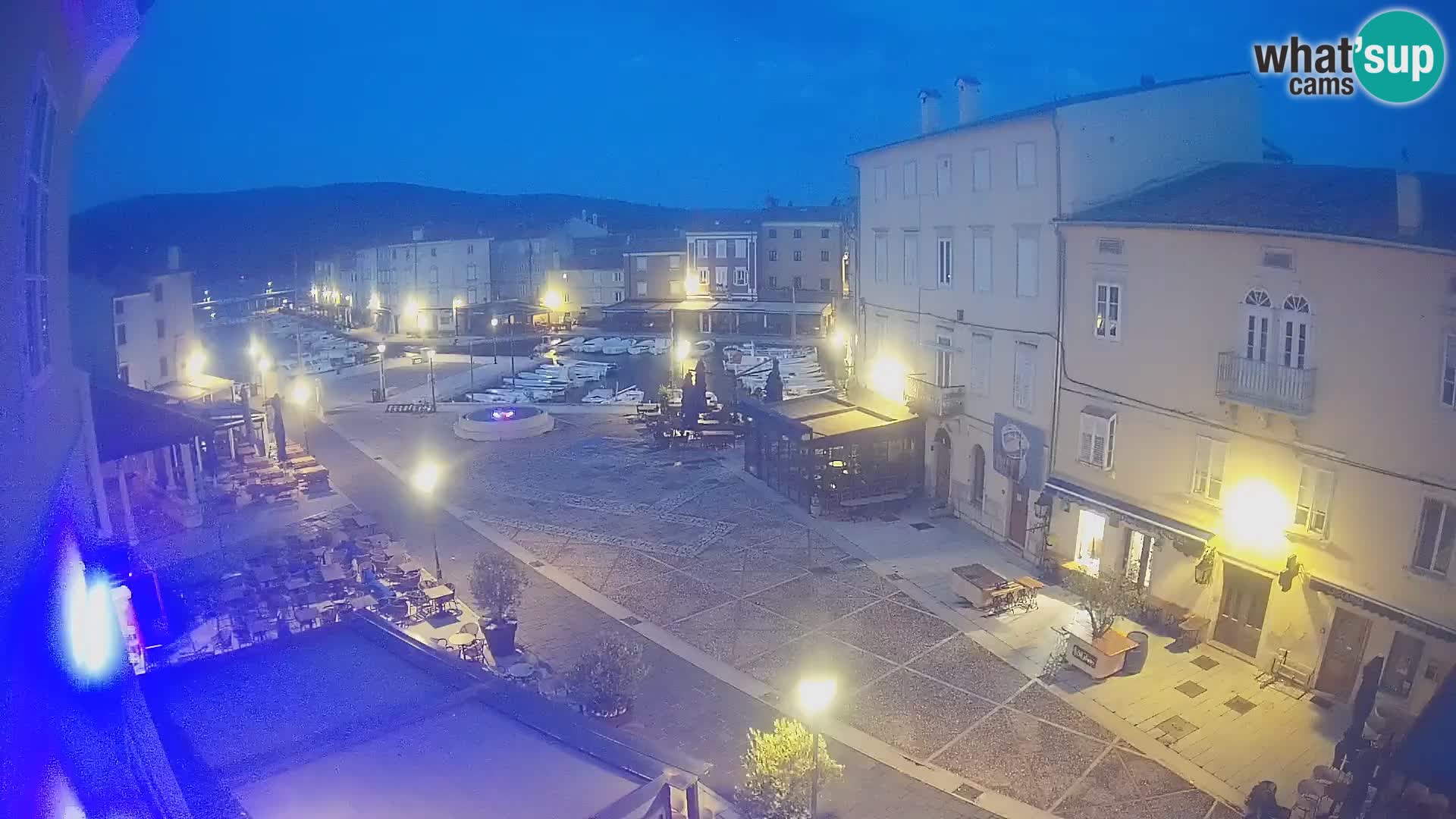 LIVE cam Cres city – place principale et “mandrač” – île de Cres – Croatie