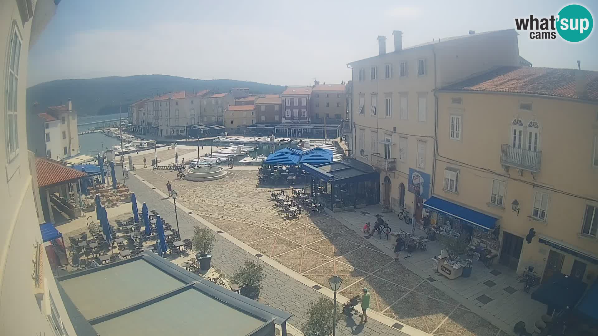 LIVE cam Cres Stadt – Hauptplatz und “mandrač” – Cres Insel – Kroatien