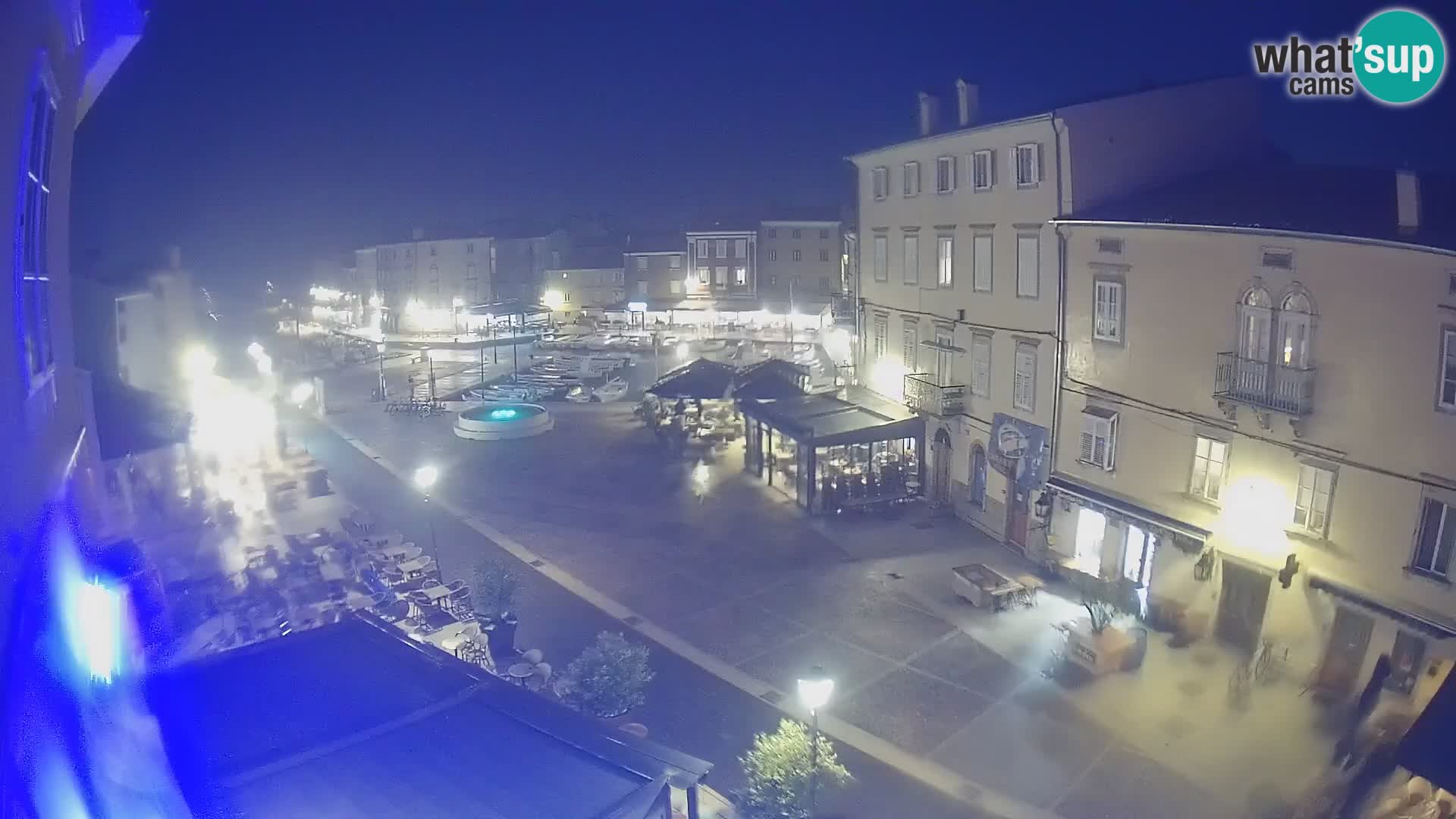 Cámara en vivo ciudad de Cres – plaza principal y “mandrač” – isla de Cres – Croacia