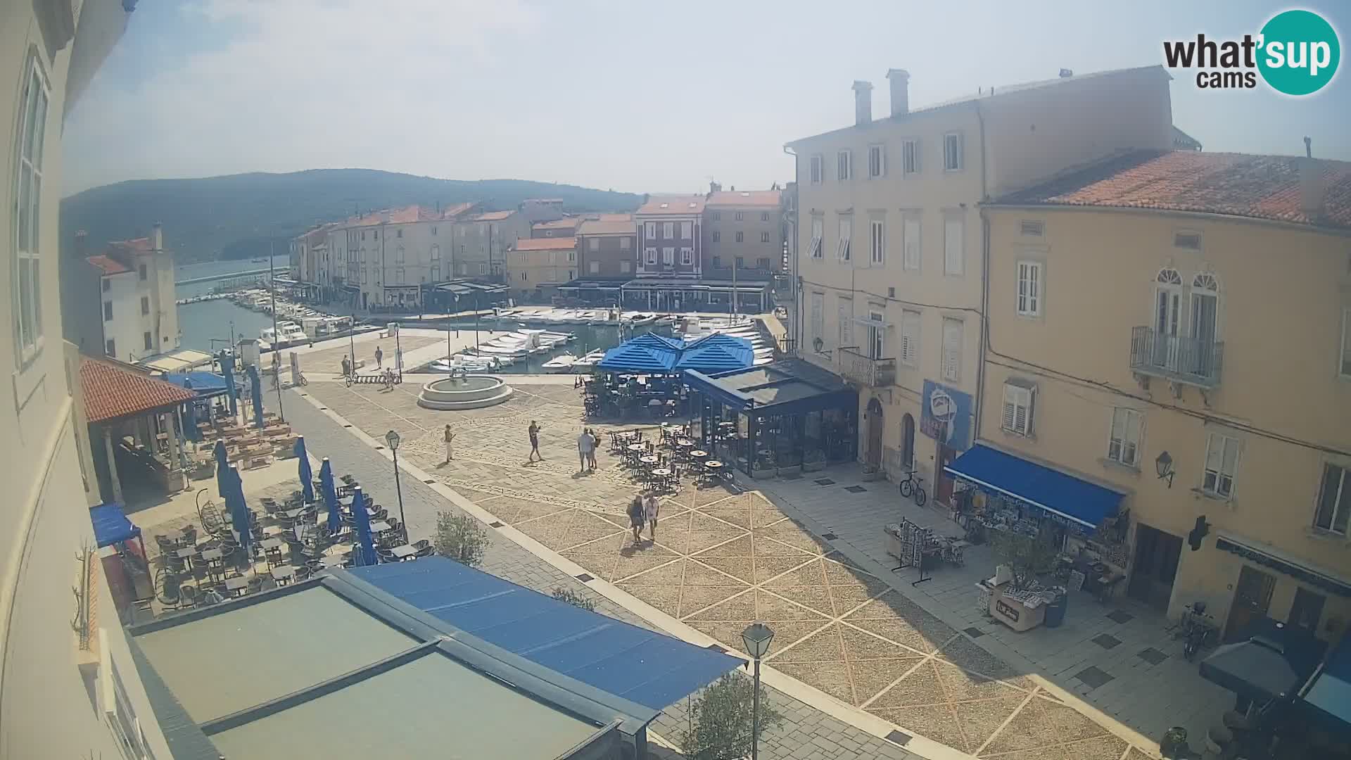 LIVE cam Cres city – place principale et “mandrač” – île de Cres – Croatie
