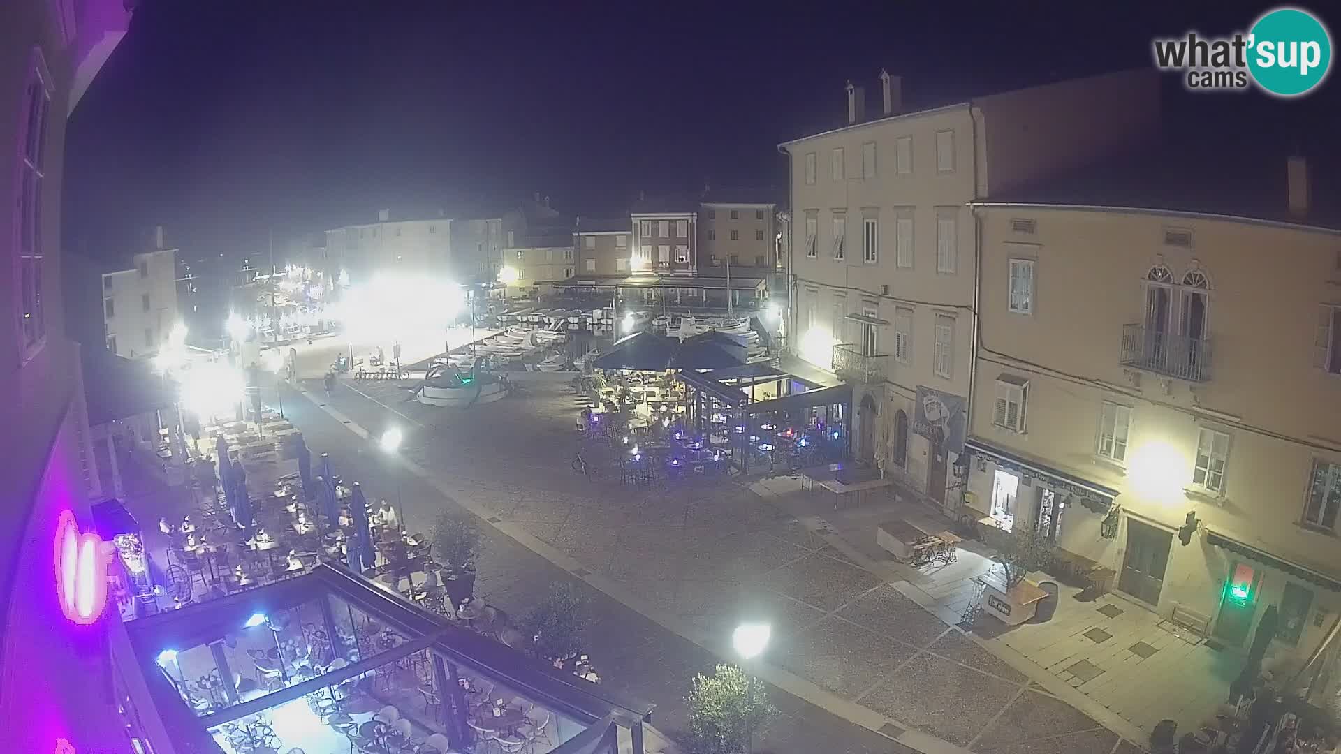 Kamera v ŽIVO Cres mesto – glavni trg in “mandrač” – otok Cres – Hrvaška