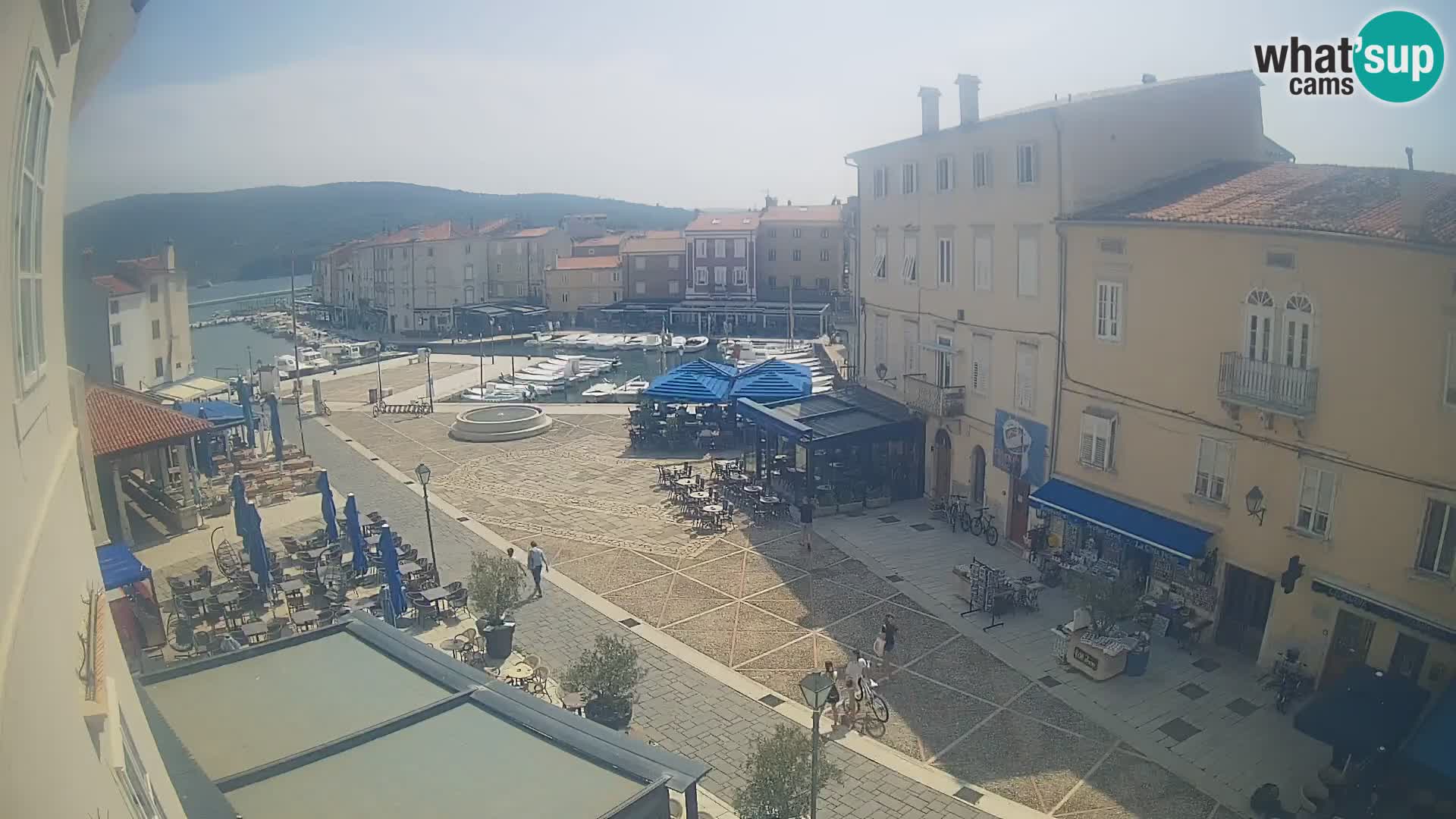 Cámara en vivo ciudad de Cres – plaza principal y “mandrač” – isla de Cres – Croacia