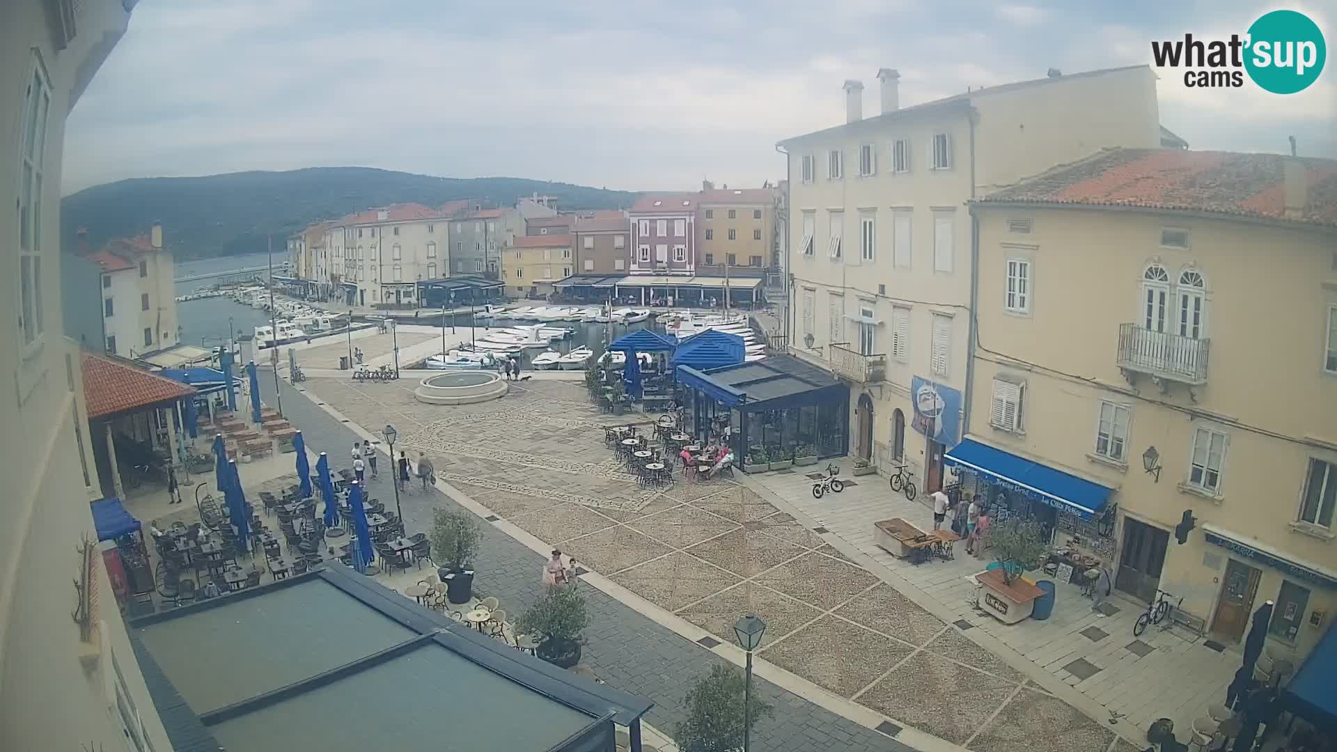 Cámara en vivo ciudad de Cres – plaza principal y “mandrač” – isla de Cres – Croacia