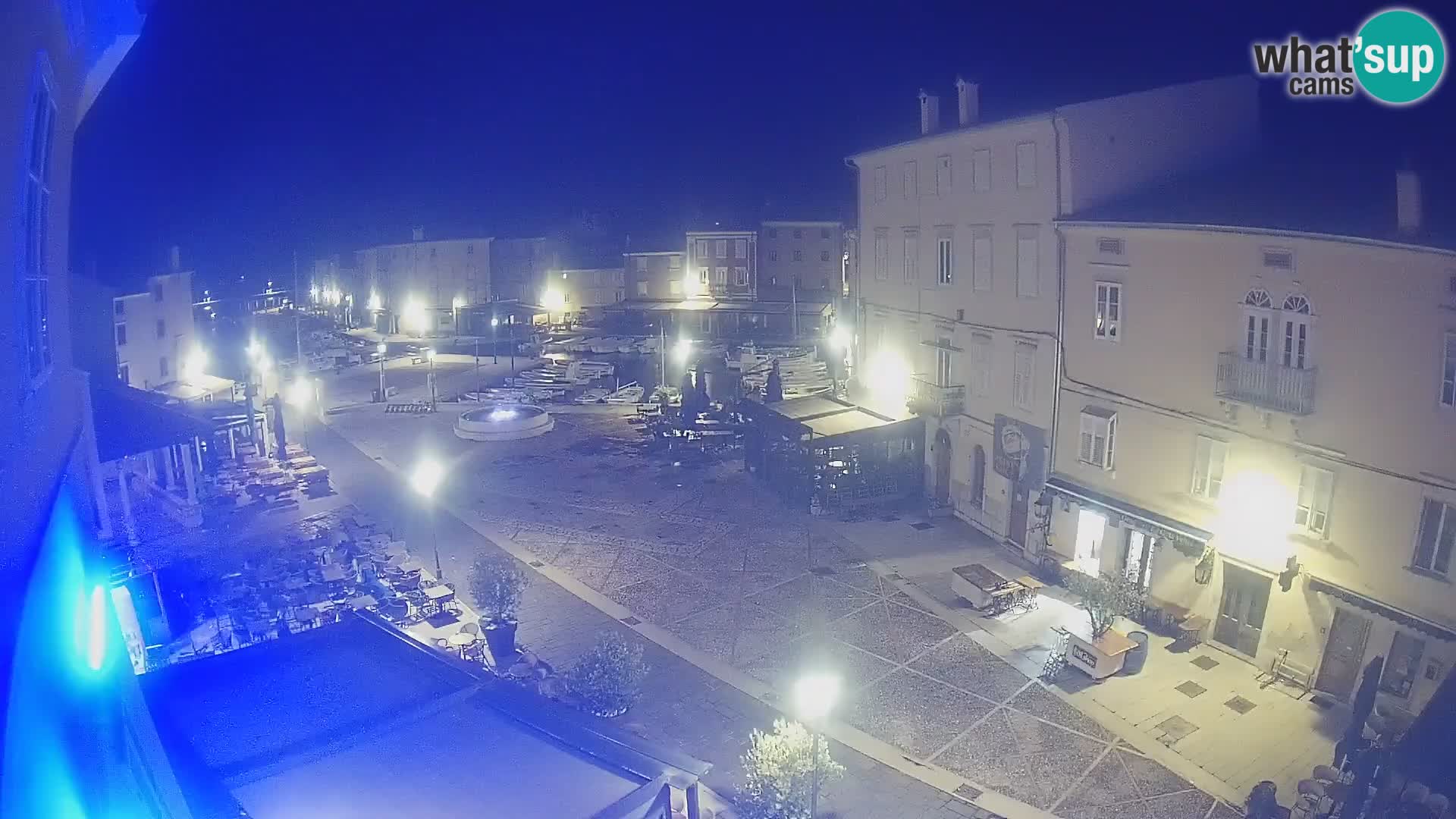 Web kamera Grad Cres – glavni trg i “mandrač” – otok Cres
