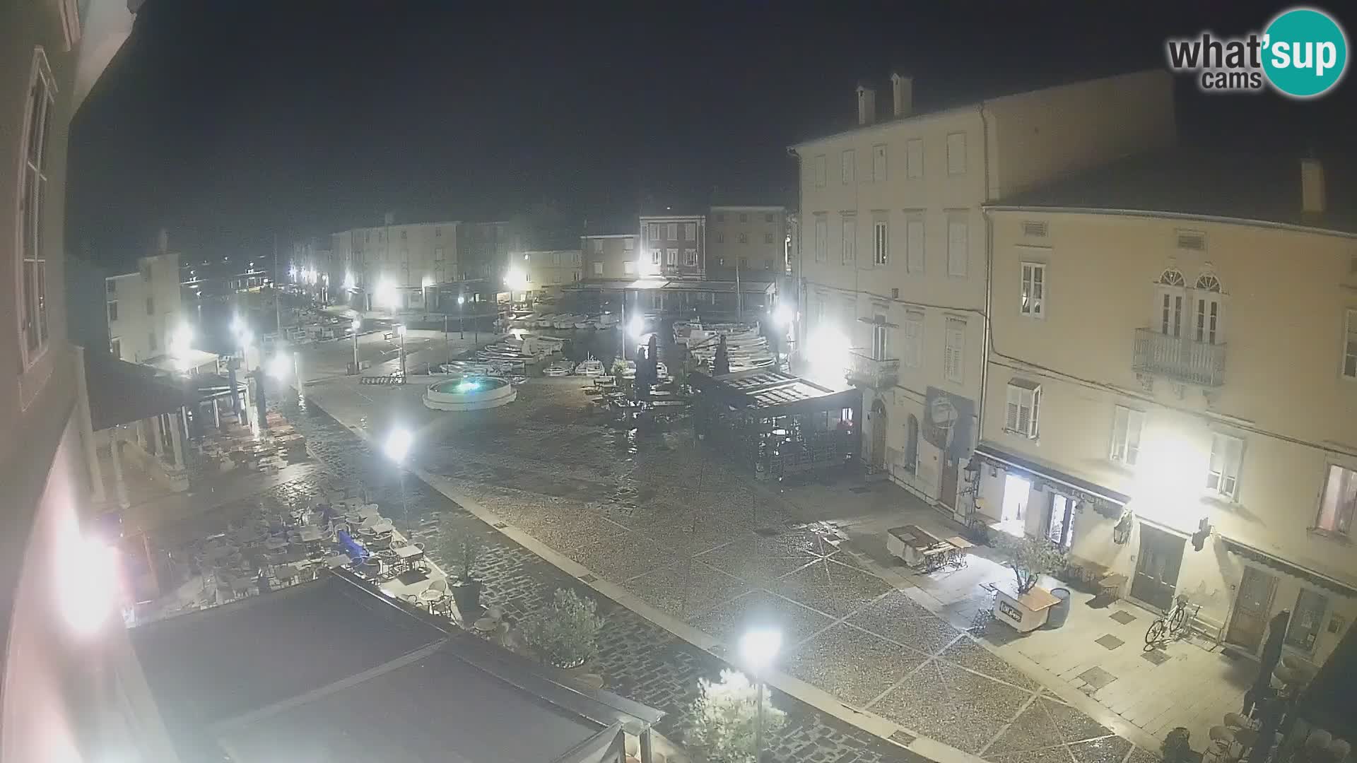 Cámara en vivo ciudad de Cres – plaza principal y “mandrač” – isla de Cres – Croacia
