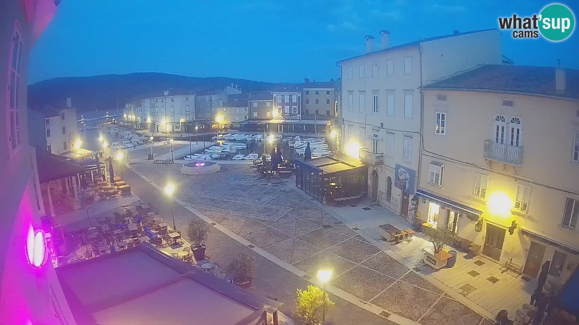 Cámara en vivo ciudad de Cres – plaza principal y “mandrač” – isla de Cres – Croacia