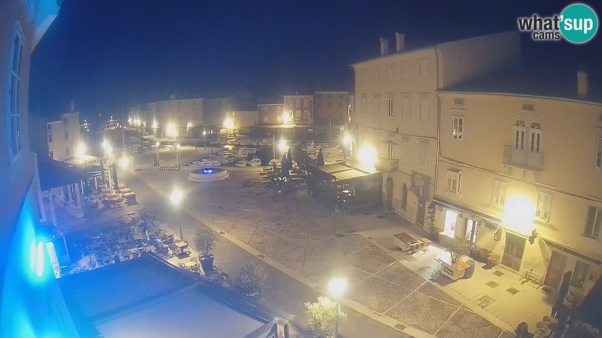 V ŽIVO spletna kamera Cres mesto – glavni trg in “mandrač” – otok Cres – Hrvaška