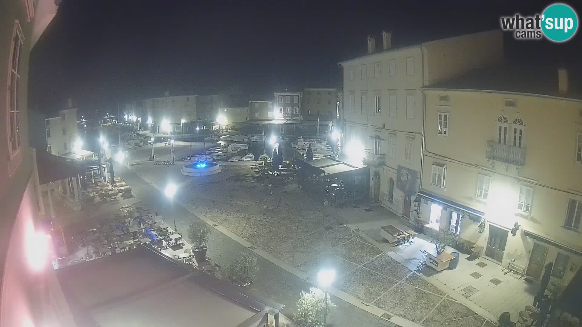 Cámara en vivo ciudad de Cres – plaza principal y “mandrač” – isla de Cres – Croacia