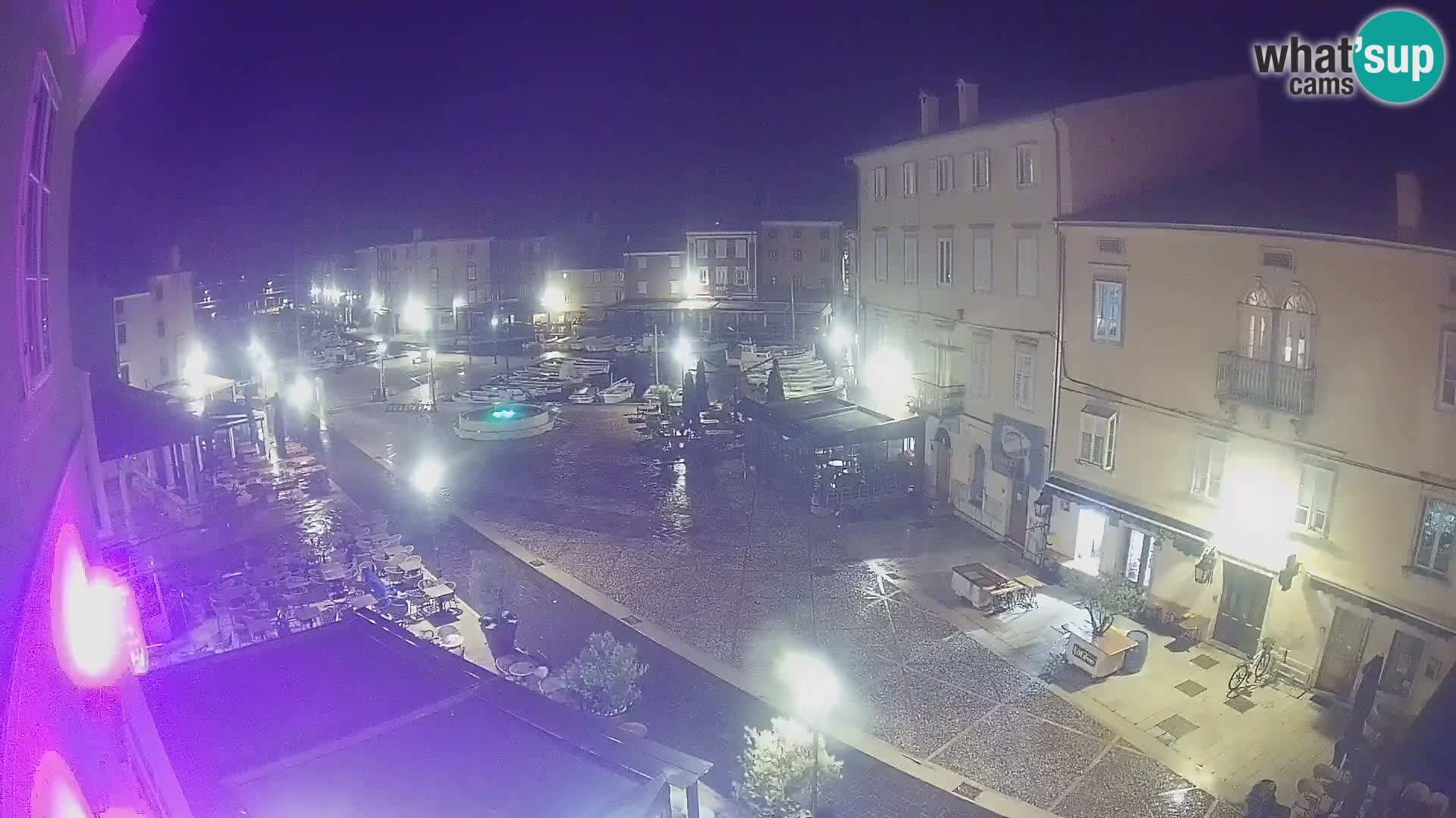 Kamera v ŽIVO Cres mesto – glavni trg in “mandrač” – otok Cres – Hrvaška