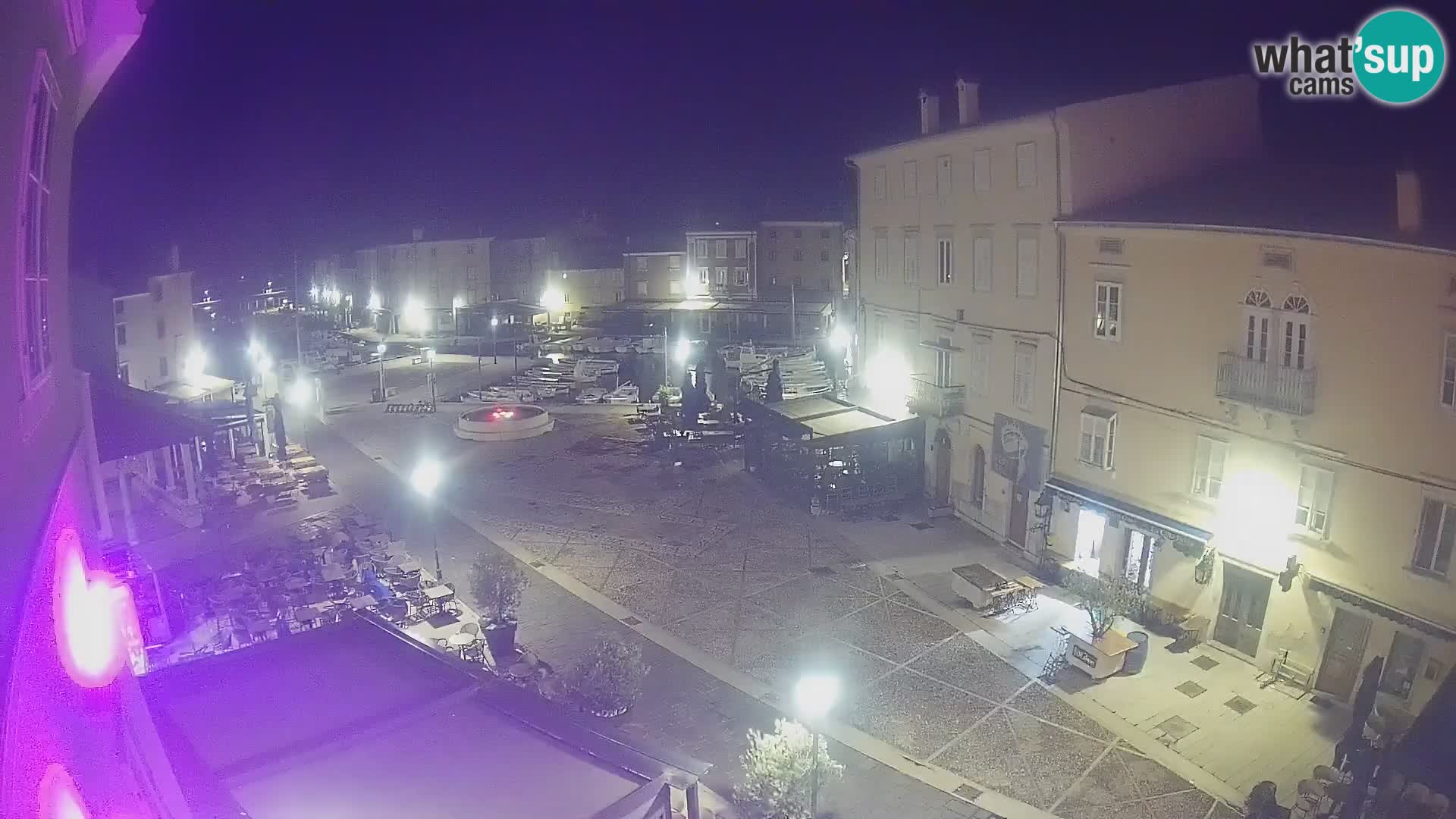 Cámara en vivo ciudad de Cres – plaza principal y “mandrač” – isla de Cres – Croacia
